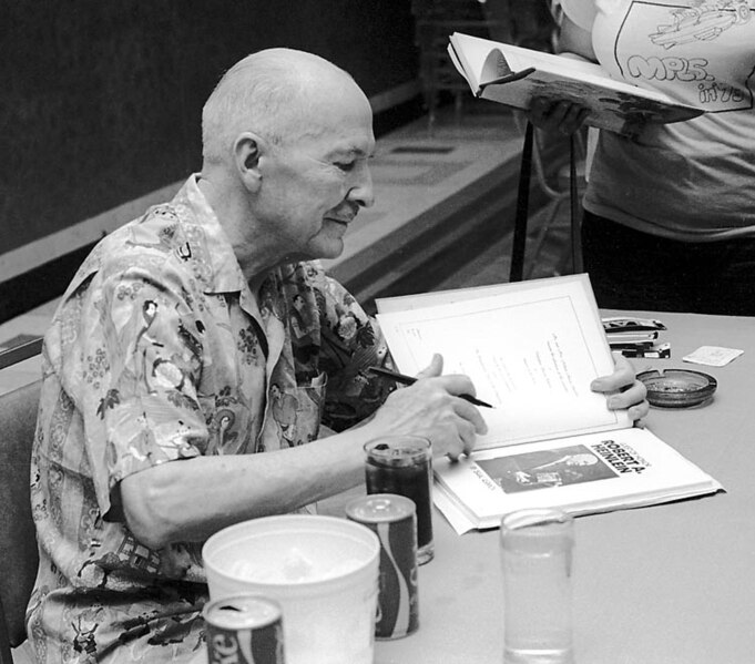 File:RAHeinlein autographing Midamericon ddb-371-14.jpg